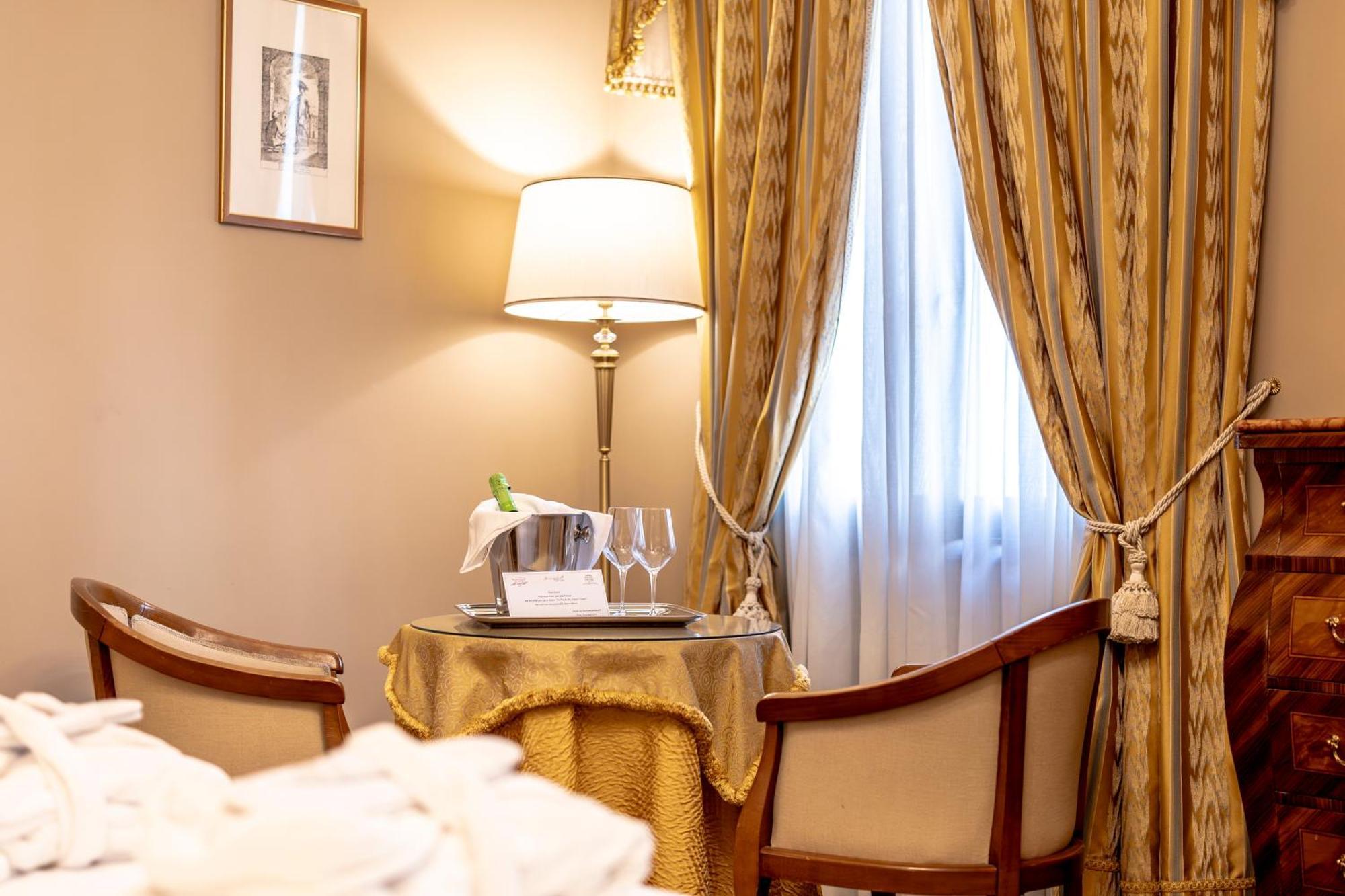 Hotel Al Ponte Dei Sospiri Венеция Екстериор снимка