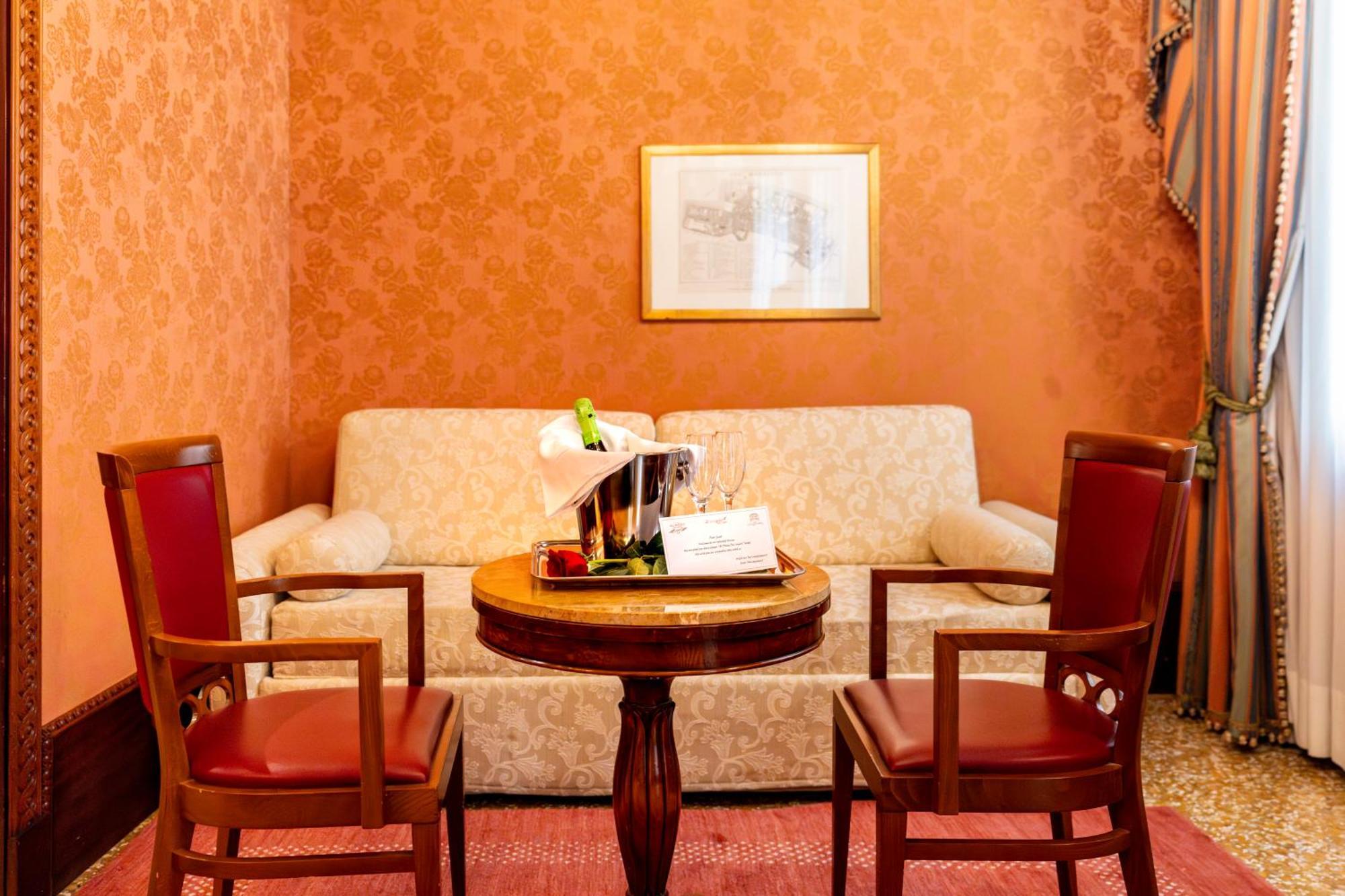 Hotel Al Ponte Dei Sospiri Венеция Екстериор снимка