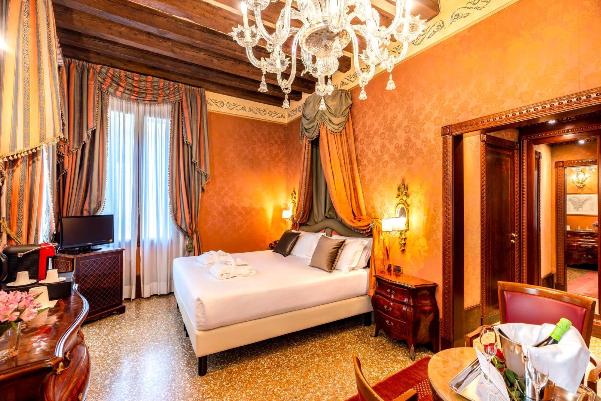 Hotel Al Ponte Dei Sospiri Венеция Екстериор снимка