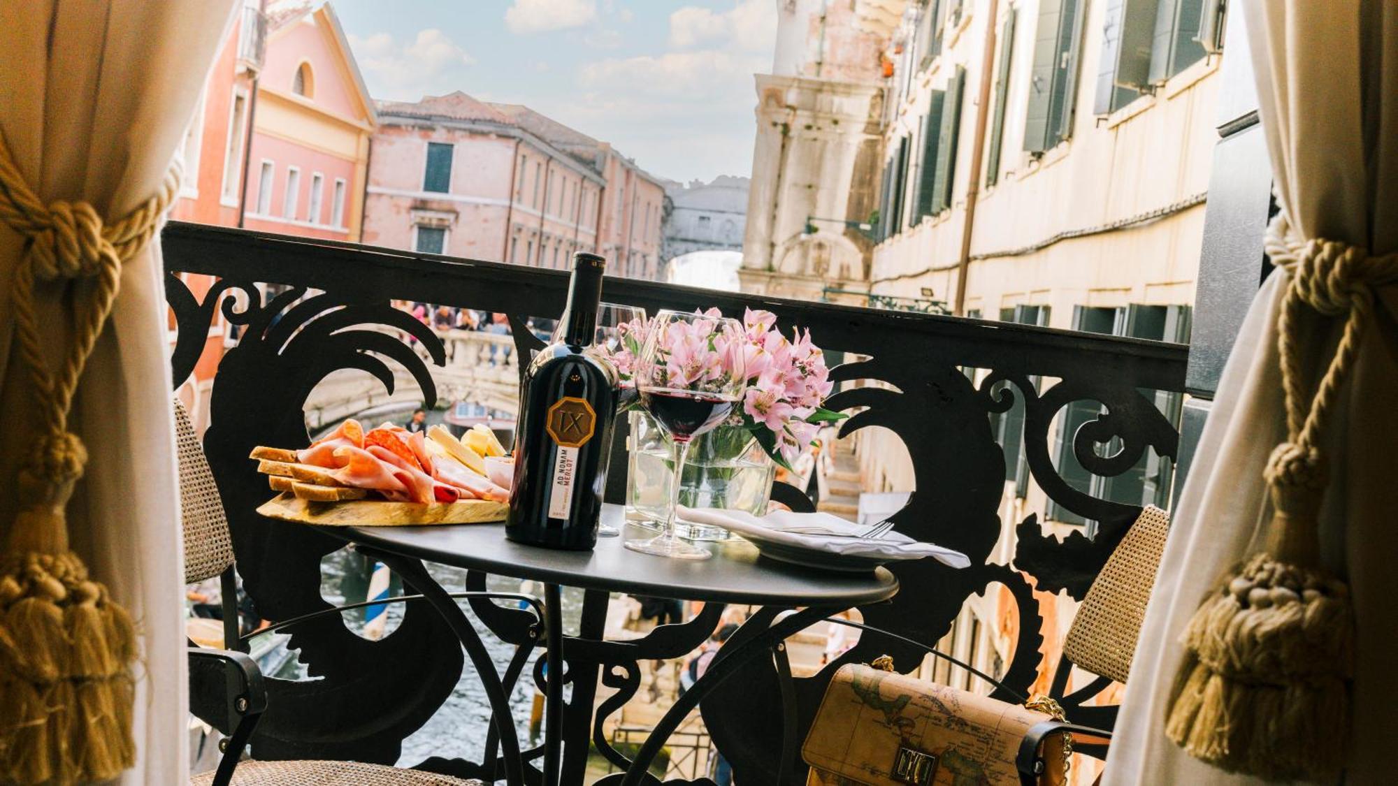 Hotel Al Ponte Dei Sospiri Венеция Екстериор снимка