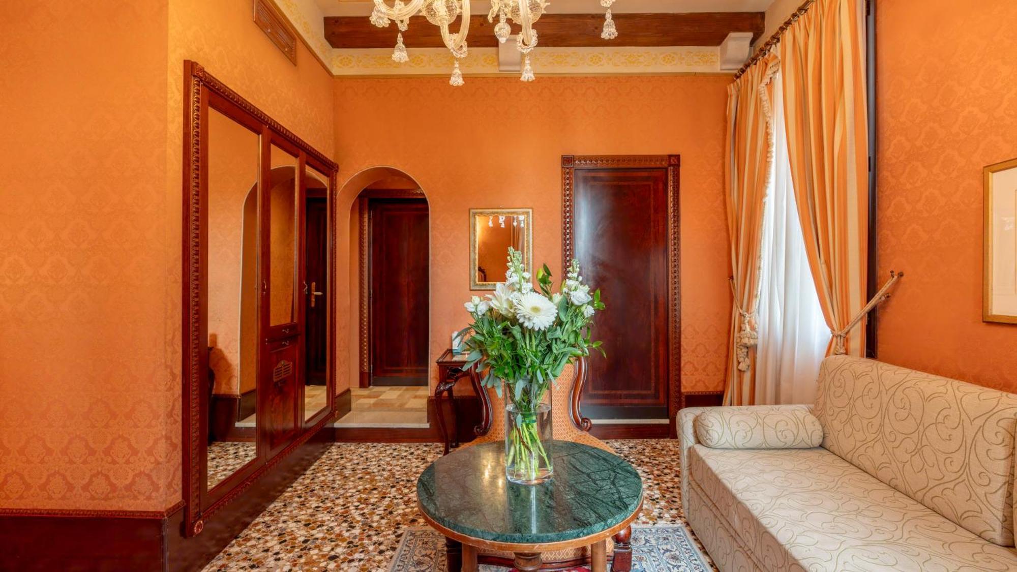 Hotel Al Ponte Dei Sospiri Венеция Екстериор снимка