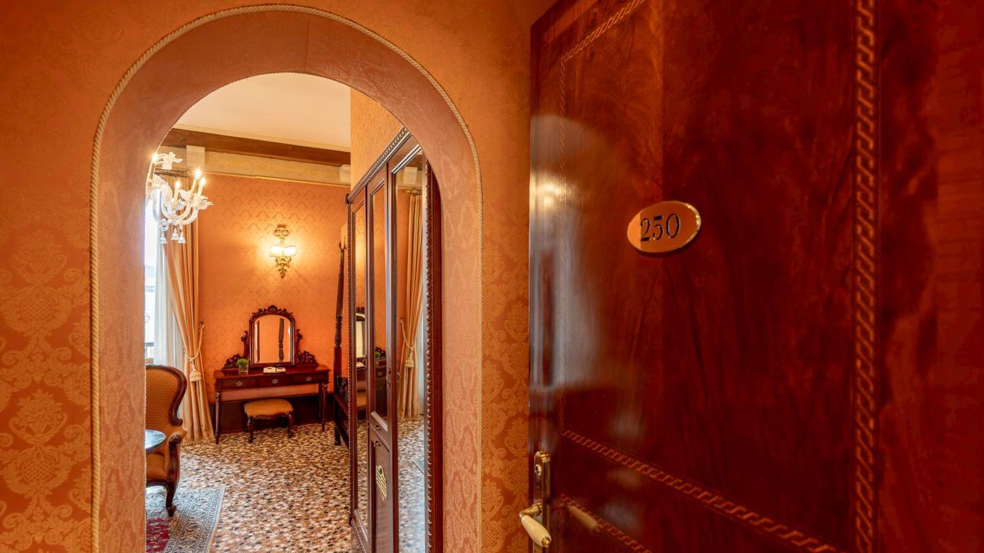 Hotel Al Ponte Dei Sospiri Венеция Екстериор снимка