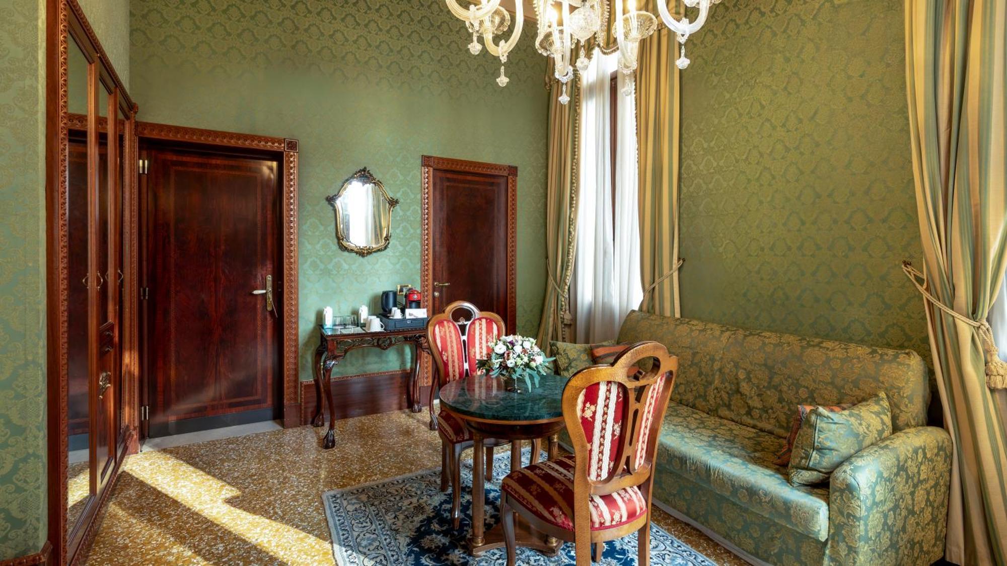 Hotel Al Ponte Dei Sospiri Венеция Екстериор снимка
