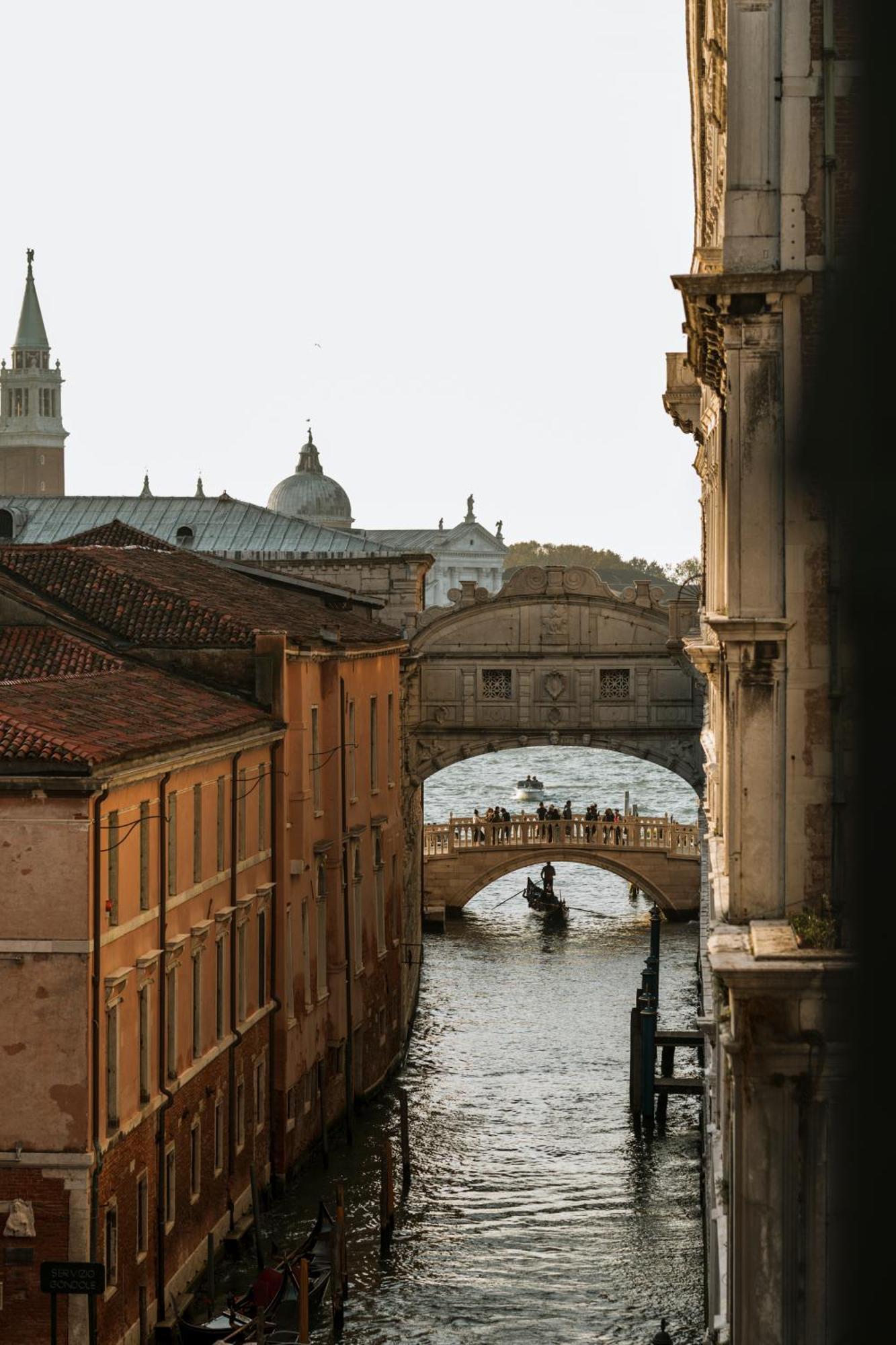 Hotel Al Ponte Dei Sospiri Венеция Екстериор снимка